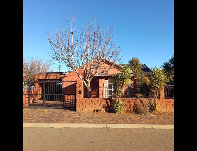 3 BEDROOM HOUSE FOR SALE IN ENNERDALE EXT 5